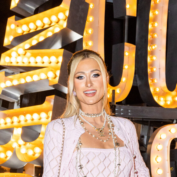 Paris Hilton - Photocall du défilé Chanel Collection Croisière 2024 au Paramount Studios à Los Angeles le 9 mai 2023. © Olivier Borde / Bestimage  Chanel Cruise 2024 Collection fashion show held at Paramount Studios on May 9, 2023 in Los Angeles 