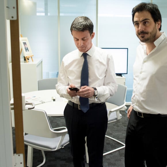 Manuel Valls et Harold Hauzy - Le candidat à la primaire de la gauche pour l'élection présidentielle et ancien premier ministre Manuel Valls présente son QG de campagne à Paris, le 14 décembre 2016. © Laurent Chamussy/Pool/Bestimage 