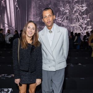 Il faut croire qu'elle a appris auprès des plus grands.
Le chanteur Stromae (Paul van Haver) et sa femme Coralie Barbier - Front Row au défilé Chanel Collection Femme Prêt-à-porter Printemps/Eté lors de la Fashion Week de Paris (PFW), France. © Olivier Borde/Bestimage