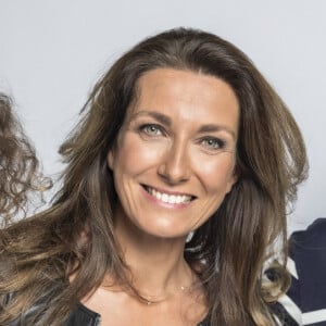 Exclusif - Anne-Claire Coudray et Magali Cotard et Anne-Laure Demory - Backstage - Enregistrement de l'émission "La Chanson secrète 10" diffusée sur TF1 le 22 janvier 2022 © Jacovides-Moreau / Bestimage Après le succès des précédentes éditions, « LA CHANSON SECRETE », présentée par N.ALIAGAS et produite par DMLS TV, revient sur TF1. 8 artistes ne savent rien de ce qui va se passer pour eux ! Ils ont accepté de jouer le jeu, de se laisser totalement surprendre, émouvoir, parfois même déstabiliser car ils vont découvrir en même temps que les téléspectateurs une surprise : une chanson qui leur est chère revisitée et réinterprétée par un artiste. Des mises en scène spectaculaires au service de l’émotion… Et des émotions fortes pour l’artiste assis dans le fauteuil grâce à la venue sur le plateau de proches et d’invités inattendus. Les téléspectateurs seront aux premières loges pour vivre ces moments d’intimité musicale rare.