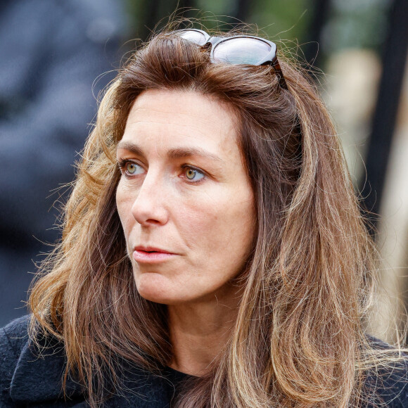 Anne-Claire Coudray défendue par une consoeur
 
Anne-Claire Coudray - Obsèques de Jean-Pierre Pernaut en la Basilique Sainte-Clotilde à Paris. © Cyril Moreau / Bestimage