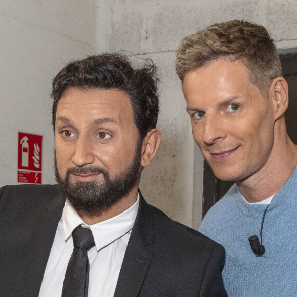 Exclusif - Matthieu Delormeau (il revient sur TPMP) avec la statue de cire de Cyril Hanouna - Cyril Hanouna découvre son double de cire en direct sur le plateau de la première émission TPMP (Touche Pas à Mon Poste), 12ème saison, le 30 août 2021. L'émission a été diffusée en direct sur C8. La statue de cire de Cyril Hanouna fera son entrée officielle au musée Grévin le 31 août 2021. © Jack Tribeca / Bestimage 