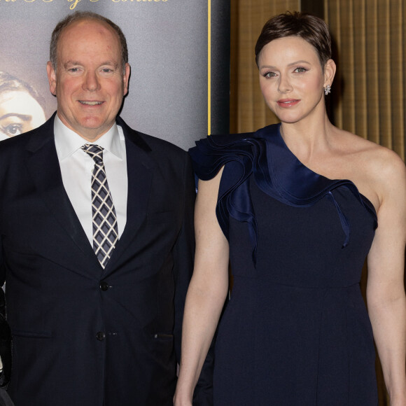 Albert et Charlene ont reçu un prix
Le prince Albert II de Monaco et la princesse Charlene de Monaco ont reçu cette année un Maria Callas Award - Cérémonie des " Maria Callas " Awards à l'Opéra de Monte-Carlo avec I.Efthimiou, Présidente & Fondatrice du Monaco Gala & Awards. Le Maria Callas Monaco Gala & Awards devient une institution annuelle à Monaco destinée à célébrer l'art et l'opéra ainsi qu'à défendre chaque année une nouvelle cause caritative. Le 12 mai 2023 à Monaco. © Olivier Huitel / Pool MOnaco / Bestimage 