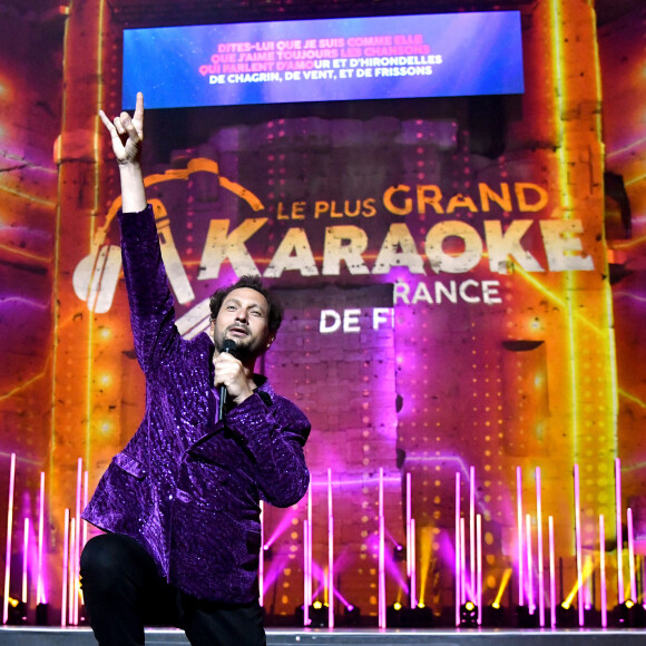 Exclusif - Eric Antoine durant l'enregistrement de la seconde émission de télévision "Le Plus Grand Karaoké de France" dans le théâtre antique d'Orange, diffusée le 29 septembre à 21h10 sur M6. Le 18 mai 2022.  © Bruno Bebert / Bestimage 