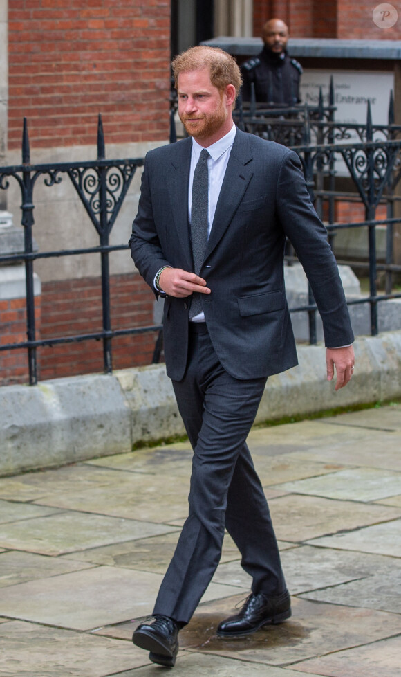 Le prince Harry, duc de Sussex, à la sortie du procès contre l'éditeur du journal "Daily Mail" à Londres, le 30 mars 2023. © Tayfun Salci/Zuma Press/Bestimage 