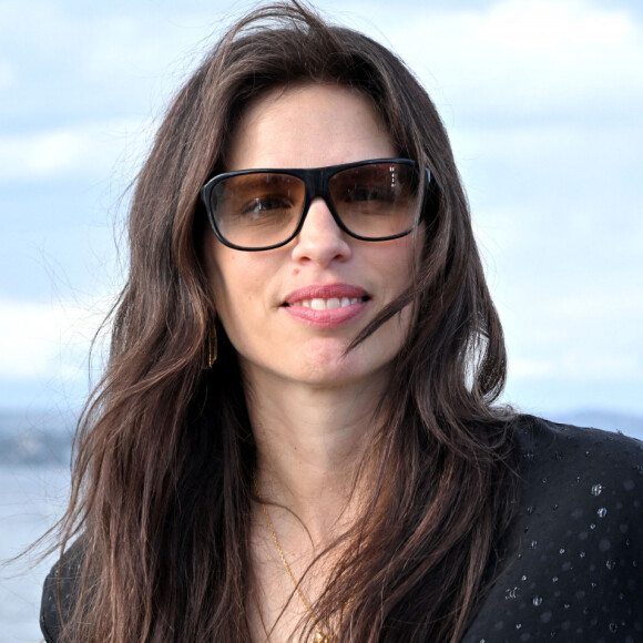 Grâce à lui, elle a pu "jouer" dans son film "Léon" puis "Le Cinquième Élément", et "quitter le quartier Parisien de Belleville pour une villa dans les hauteurs de Los Angeles"
Maïwenn au défilé Etam Croisière 2023 à Saint-Tropez le 11 mai 2023. Le film de Maïwenn, Jeanne du Barry, fera l'ouverture du 76ème festival de Cannes © Bruno Bebert / Bestimage