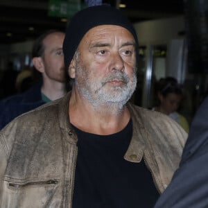 Seulement, son couple avec le célèbre réalisateur n'aura pas duré.
Luc Besson et Virginie Besson-Silla - Les célébrités arrivent à l'aéroport de Nice, à la veille du 76ème festival international du film de Cannes (16 - 27 mai 2023), le 15 mai 2023. 