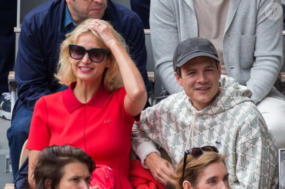 Théma - Les amoureux de Roland Garros - Caroline Anglade et son mari Nicolas Moreau - Les célébrités en tribune lors des internationaux de France de Roland Garros à Paris le 23 mai 2022.  