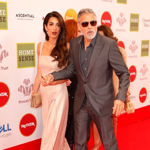 Les deux tourtereaux étaient sur leur 31 sur le tapis rouge de l'événement, face à des photographes très attentifs. 
Amal Clooney, George Clooney, - Les célébrités à la soirée "Prince's Trust and TKMaxx & Homesense Awards" à Londres, le 15 mai 2023. 