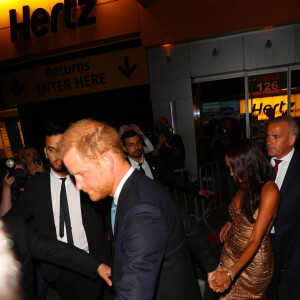 Le prince Harry, duc de Sussex et Meghan Markle, duchesse de Sussex, et sa mère Doria Ragland, à la sortie de la cérémonie des "Women of Vision Awards" au Ziegfeld Theatre à New York, le 16 mai 2023. 