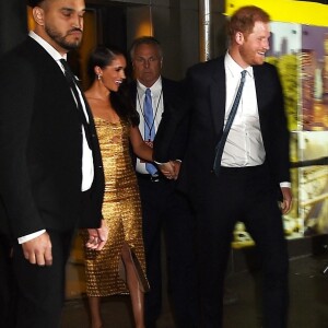 Bien sûr, les internautes ne les ont pas loupés ! 
Le prince Harry, duc de Sussex et Meghan Markle, duchesse de Sussex, et sa mère Doria Ragland, à la sortie de la cérémonie des "Women of Vision Awards" au Ziegfeld Theatre à New York, le 16 mai 2023. 