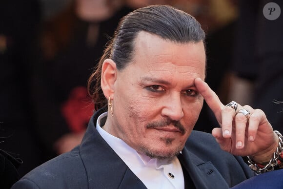 Johnny Depp - Montée des marches du film " Jeanne du Barry " pour la cérémonie d'ouverture du 76ème Festival International du Film de Cannes, au Palais des Festivals à Cannes. Le 16 mai 2023 © Jacovides-Moreau / Bestimage