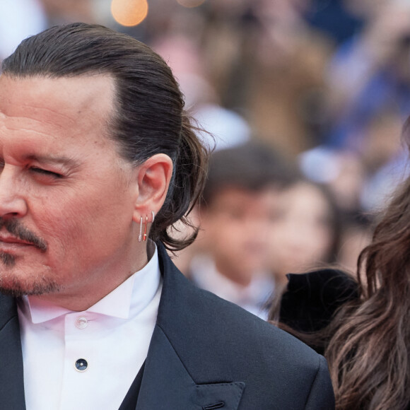 Johnny Depp, Maïwenn Le Besco - Montée des marches du film " Jeanne du Barry " pour la cérémonie d'ouverture du 76ème Festival International du Film de Cannes, au Palais des Festivals à Cannes. Le 16 mai 2023 © Jacovides-Moreau / Bestimage