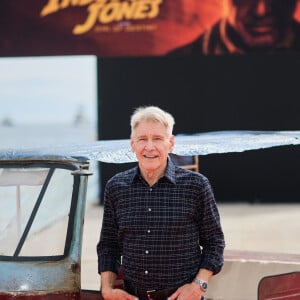 Harrison Ford au photocall de "Indiana Jones et le Cadran de la destinée" lors du 76ème Festival International du Film de Cannes, France, le 18 mai 2023. © Jacovides/Moreau/Bestimage