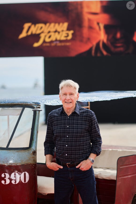 Harrison Ford au photocall de "Indiana Jones et le Cadran de la destinée" lors du 76ème Festival International du Film de Cannes, France, le 18 mai 2023. © Jacovides/Moreau/Bestimage