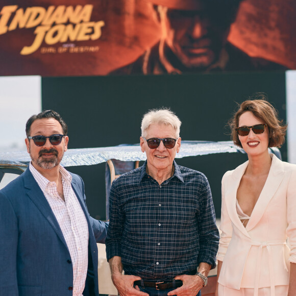 James Mangold, Harrison Ford et Phoebe Waller-Bridge au photocall de "Indiana Jones et le Cadran de la destinée" lors du 76ème Festival International du Film de Cannes, France, le 18 mai 2023. © Jacovides/Moreau/Bestimage