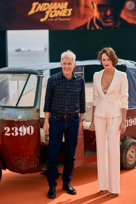 Harrison Ford et Phoebe Waller-Bridge au photocall de "Indiana Jones et le Cadran de la destinée" lors du 76ème Festival International du Film de Cannes, France, le 18 mai 2023. © Jacovides/Moreau/Bestimage