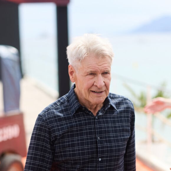 Harrison Ford au photocall de "Indiana Jones et le Cadran de la destinée" lors du 76ème Festival International du Film de Cannes, France, le 18 mai 2023. © Jacovides/Moreau/Bestimage