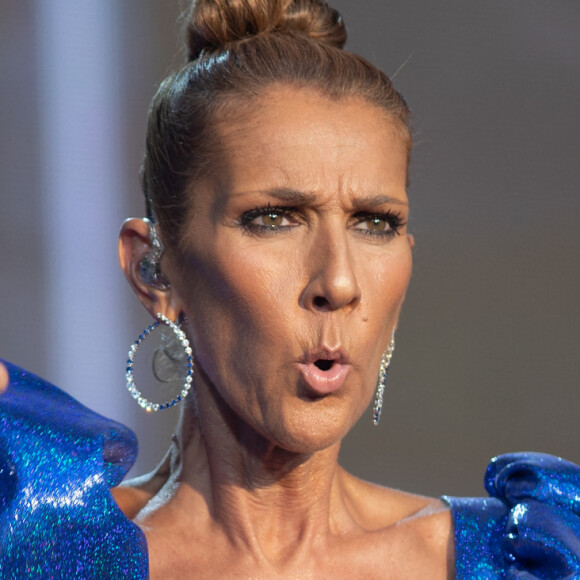 Céline Dion en concert à l'occasion du festival d'été Barclaycard British dans Hyde Park à Londres.