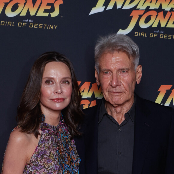 Harrison Ford et sa femme Calista Flockhart - Photocall de la soirée "Indiana Jones et le cadran de la destinée" au Carlton Beach à Cannes, lors du 76ème Festival International du Film de Cannes. Le 18 mai 2023 © Christophe Clovis / Bestimage 