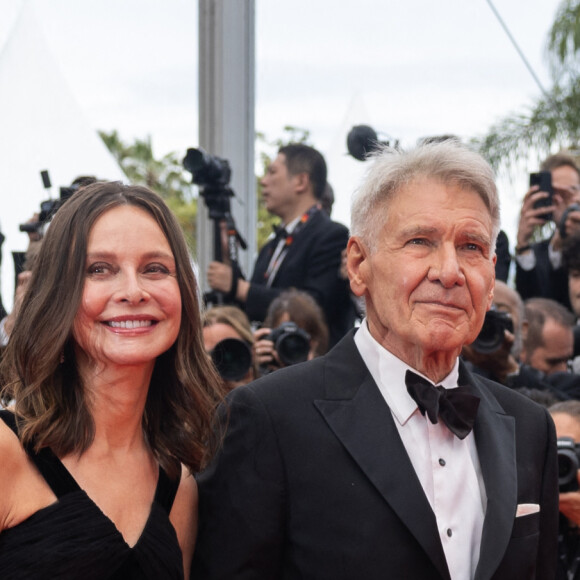 Calista Flockhart et son mari Harrison Ford - Montée des marches du film " Indiana Jones et le cadran de la destinée (Indiana Jones and the Dial of destiny) " lors du 76ème Festival International du Film de Cannes, au Palais des Festivals à Cannes. Le 18 mai 2023 © Olivier Borde / Bestimage 