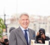Harrison Ford et sa Palme d'or d'honneur surprise au photocall de "Indiana Jones et le cadran de la destinée" lors du 76ème Festival International du Film de Cannes, le 19 mai 2023. © Jacovides / Moreau / Bestimage