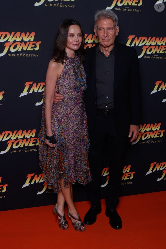 Harrison Ford et sa femme Calista Flockhart - Photocall de la soirée "Indiana Jones et le cadran de la destinée" au Carlton Beach à Cannes, lors du 76ème Festival International du Film de Cannes. Le 18 mai 2023 © Christophe Clovis / Bestimage