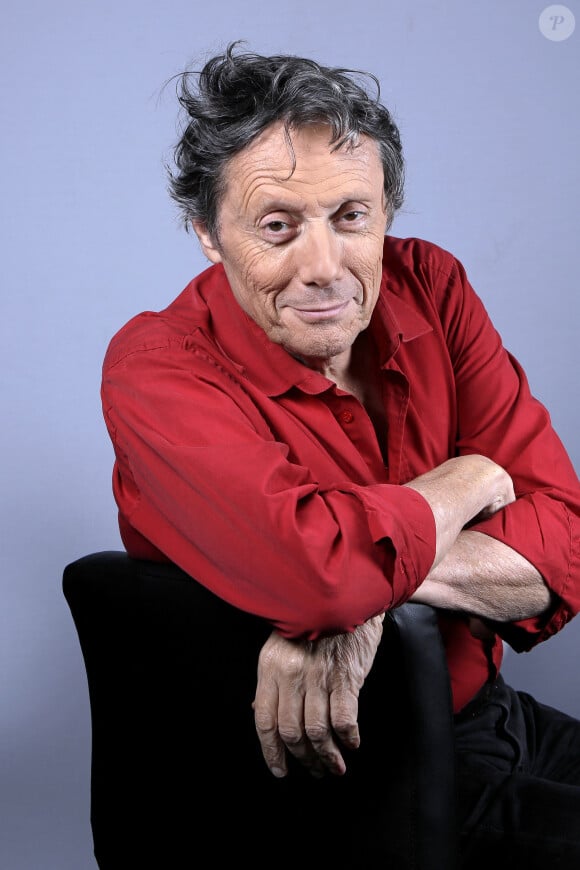 Portrait de Antoine de Maximy lors de l'enregistrement de l'émission "Chez Jordan". Le 25 février 2022 © Cédric Perrin / Bestimage  