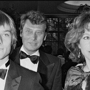 Archives - David Hallyday, Johnny Hallyday et Nathalie Baye lors de la soirée des "Bests" à Paris en 1983.
