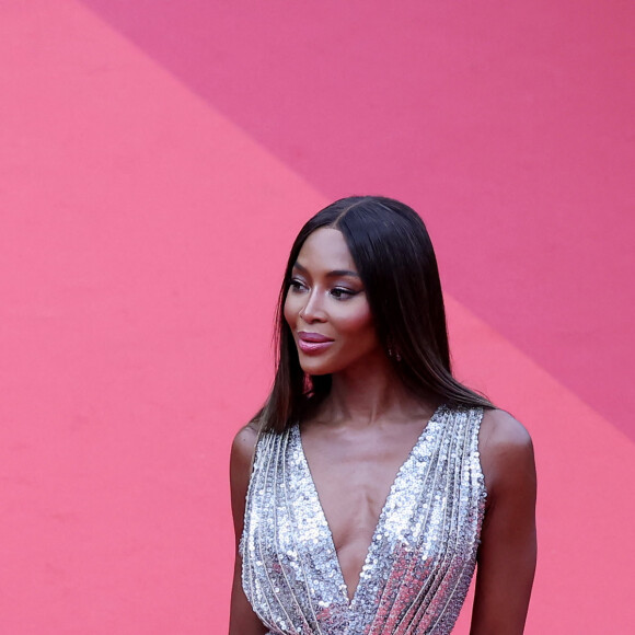 Invitée à la 76ème cérémonie du Festival de Cannes, le top nous prouve que le style n'est pas une affaire d'âge. 
Naomi Campbell - Montée des marches du film " Jeanne du Barry " pour la cérémonie d'ouverture du 76ème Festival International du Film de Cannes, au Palais des Festivals à Cannes. Le 16 mai 2023 © Jacovides-Moreau / Bestimage 