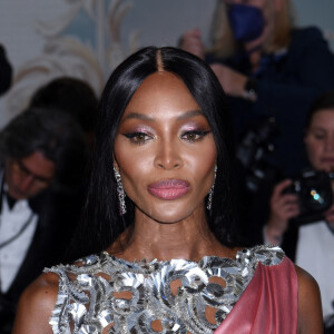 L'occasion de percer le secret anti-âge de cette jeune maman, qui a donné naissance à une petite fille à 51 ans. 
Naomi Campbell - Les célébrités arrivent à la soirée du "MET Gala 2023" à New York, le 1er mai 2023. © Photo Image Press via Zuma Press/Bestimage 