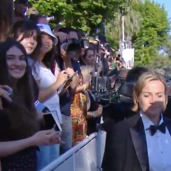 Clotilde Courau sur les marches du Palais des Festivals de Cannes, pour présenter Le Théorème de Marguerite, ce lundi 22 mai 2023