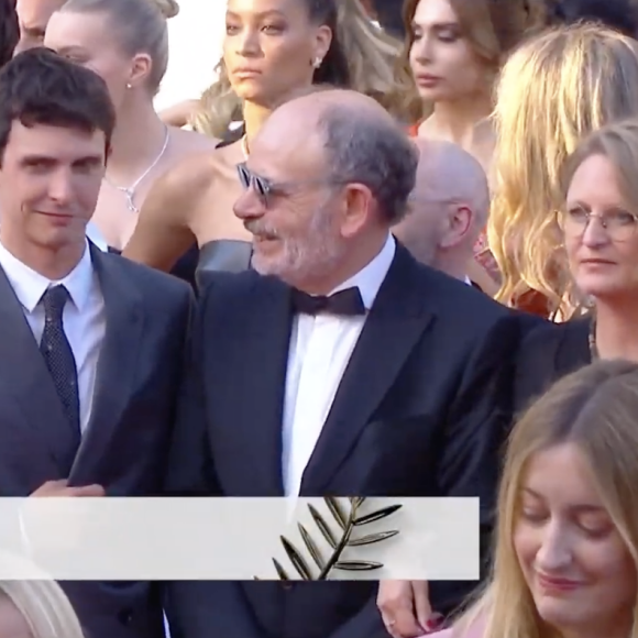 Jean-Pierre Darroussin et sa femme Anne Novion, réalisatrice du film Le Théorème de Marguerite, sur les marches du Palais des Festivals de Cannes, pour présenter Le Théorème de Marguerite, ce lundi 22 mai 2023