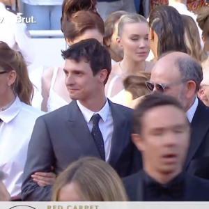 Clotilde Courau sur les marches du Palais des Festivals de Cannes, pour présenter Le Théorème de Marguerite, ce lundi 22 mai 2023