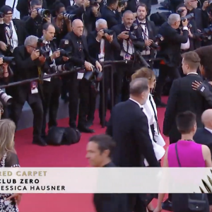 Clotilde Courau sur les marches du Palais des Festivals de Cannes, pour présenter Le Théorème de Marguerite, ce lundi 22 mai 2023