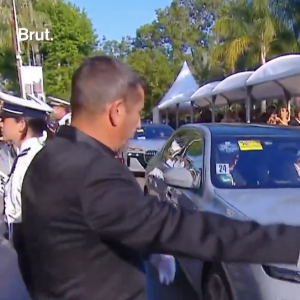 Clotilde Courau sur les marches du Palais des Festivals de Cannes, pour présenter Le Théorème de Marguerite, ce lundi 22 mai 2023