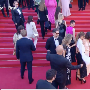 Clotilde Courau sur les marches du Palais des Festivals de Cannes, pour présenter Le Théorème de Marguerite, ce lundi 22 mai 2023