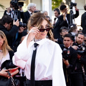 Au Palais des Festivals de Cannes, elle affichait un look chicissime avec une cravate.
Clotilde Courau - Montée des marches du film " Club Zéro " lors du 76ème Festival International du Film de Cannes, au Palais des Festivals à Cannes. Le 22 mai 2023 © Jacovides-Moreau / Bestimage