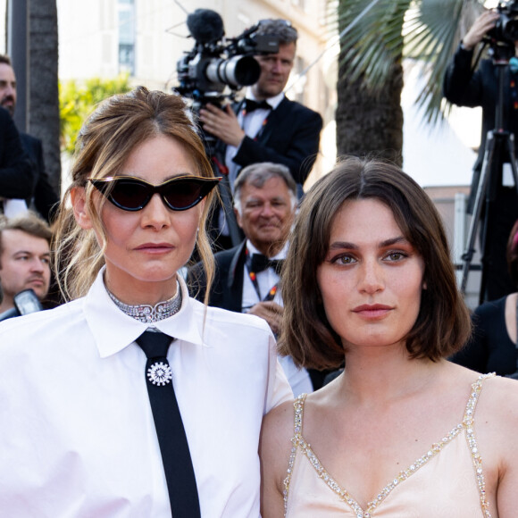 Clotilde Courau, Ella Rumpf - Montée des marches du film " Club Zéro " lors du 76ème Festival International du Film de Cannes, au Palais des Festivals à Cannes. Le 22 mai 2023 © Jacovides-Moreau / Bestimage