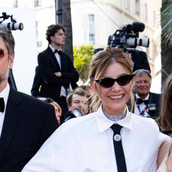Clotilde Courau, Ella Rumpf - Montée des marches du film " Club Zéro " lors du 76ème Festival International du Film de Cannes, au Palais des Festivals à Cannes. Le 22 mai 2023 © Jacovides-Moreau / Bestimage