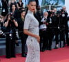 Elle portait une longue robe moulante, laissant ainsi apparaitre sa silhouette de reve.
Tina Kunakey - Montée des marches du film " Asteroid City " lors du 76ème Festival International du Film de Cannes, au Palais des Festivals à Cannes. Le 23 mai 2023 © Olivier Borde / Bestimage 