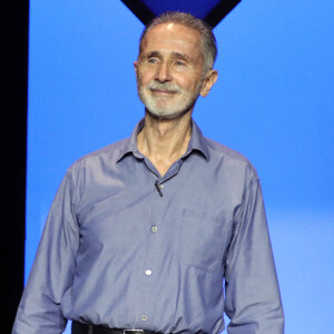 Ils la suivent sur Instagram
Exclusif - Thierry Lhermitte salue le public - Représentation de la pièce de théâtre "Fleurs de soleil" au théâtre Antoine à Paris, France, le 16 mars 2023. © Bertrand Rindoff/Bestimage 