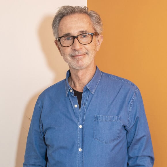 Exclusif - Thierry Lhermitte - Backstage de l'enregistrement de l'émission "On est presque en direct" (OEED), présentée par L.Ruquier, et diffusée sur France 2 le 28 novembre 2020 © Jack Tribeca / Bestimage 