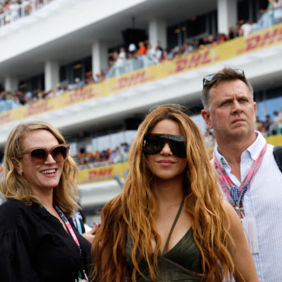 Si l'acteur américain serait tombé sous le charme de la chanteuse, l'inverse ne serait pas vrai
 
Tom Cruise et Shakira - Les célébrités assistent sur le circuit Miami International Autodrome au Grand Prix de Formule 1 Crypto.com de Miami, Floride, Etats-Unis, le 7 mai 2023; © Vincent Antonin/DPPI/Panoramic/Bestimage