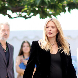 Virginie Efira (enceinte) au photocall de "L'amour et les forêts (just the two of us)" lors du 76ème Festival International du Film de Cannes, le 24 mai 2023. © Moreau/Jacovides/Bestimage 