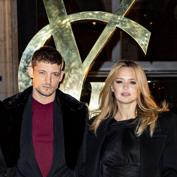 Niels Schneider et sa compagne Virginie Efira - Défilé Saint Laurent Homme Automne-Hiver 2023-2024 lors de la Fashion Week à Paris le 17 janvier 2022. © Olivier Borde/Bestimage e.