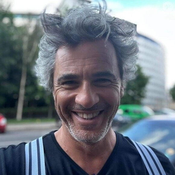 Sur Instagram, il a posté un avant/après de son passage chez le coiffeur.
Julien Cohen dévoile un étonnant avant/après de ses cheveux.