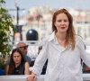 Justine Triet au photocall de "Anatomie D'une Chute" lors du 76ème Festival International du Film de Cannes, au Palais des Festivals à Cannes, France, le 22 mai 2023. © Jacovides-Moreau/Bestimage 