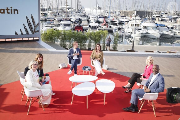 Exclusif - Sylvie Adigard, Anna Reinhardt, Damien Thévenot, Julia Vignali, Charlotte Lipinska, Anicet Mbida sur le plateau de l"émission Télématin lors du 76ème Festival International du Film de Cannes, France, le 24 mai 2023. © Jack Tribeca/Bestimage