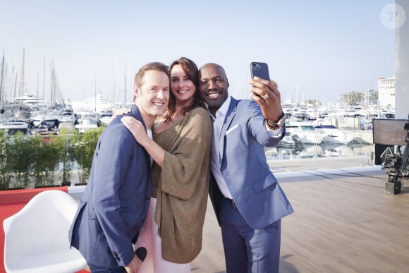 Avec sa chronique "Demain", il décrypte les dernières innovations technologiques.
Exclusif - Damien Thévenot, Julia Vignali, Anicet Mbida sur le plateau de l"émission Télématin lors du 76ème Festival International du Film de Cannes, France, le 24 mai 2023. © Jack Tribeca/Bestimage